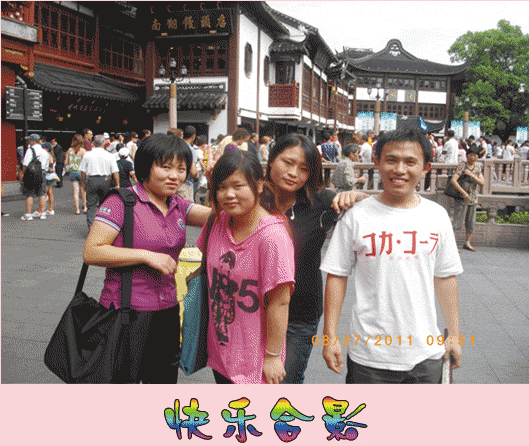 跃龙服装学校老师和学员合影照片1