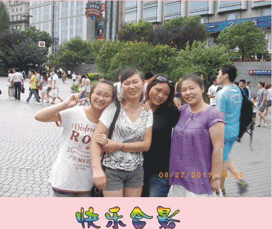 跃龙服装学校老师和学员合影照片2